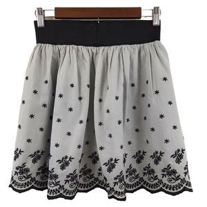 Rhapsody black and‎ cream embroidered skirt size M